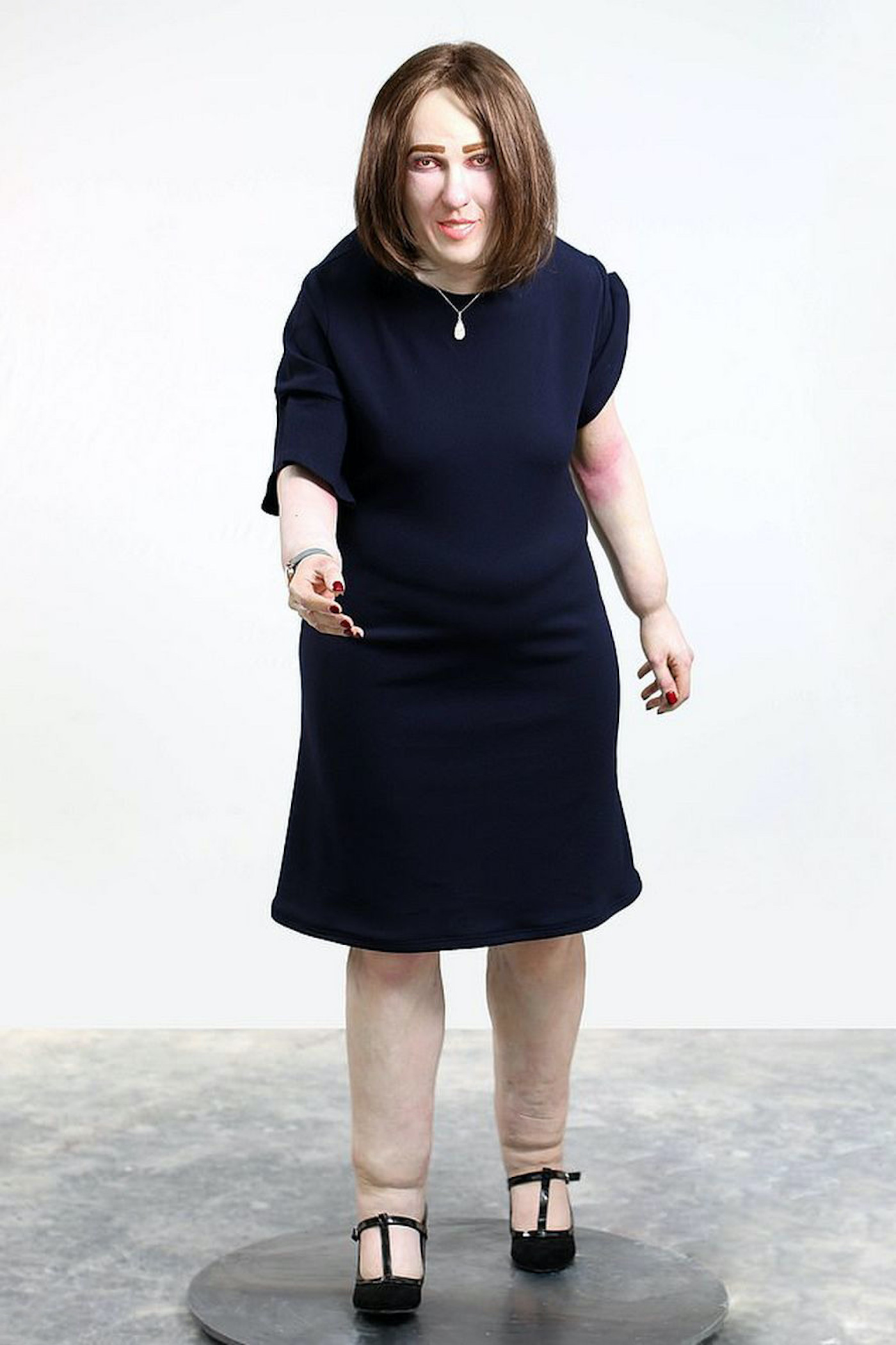 william-higham-emma-employes-bureau-2